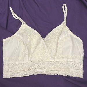 American Eagle crop top. US size XS. White. Barely worn, good condition.